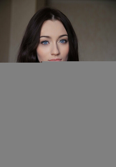 Model Zsanett Tormay in Cosmima