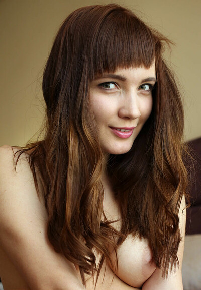 Model Aria Bella in Siguen